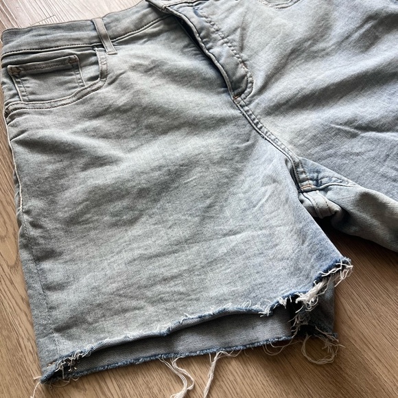 Express Women's Denim Shorts Size 10 - Picture 4 of 11